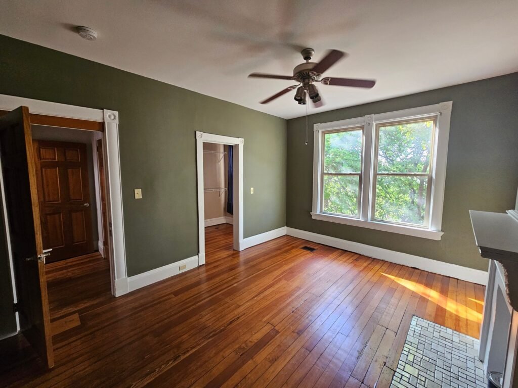 Living room with green painted walls and clean cut-in trim lines